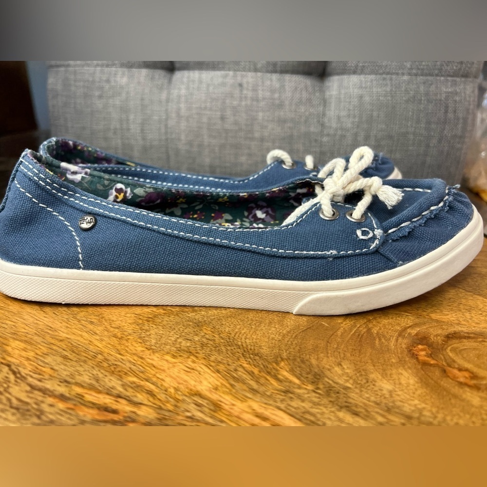 247. Mad Love Blue Boat Shoes Size 7